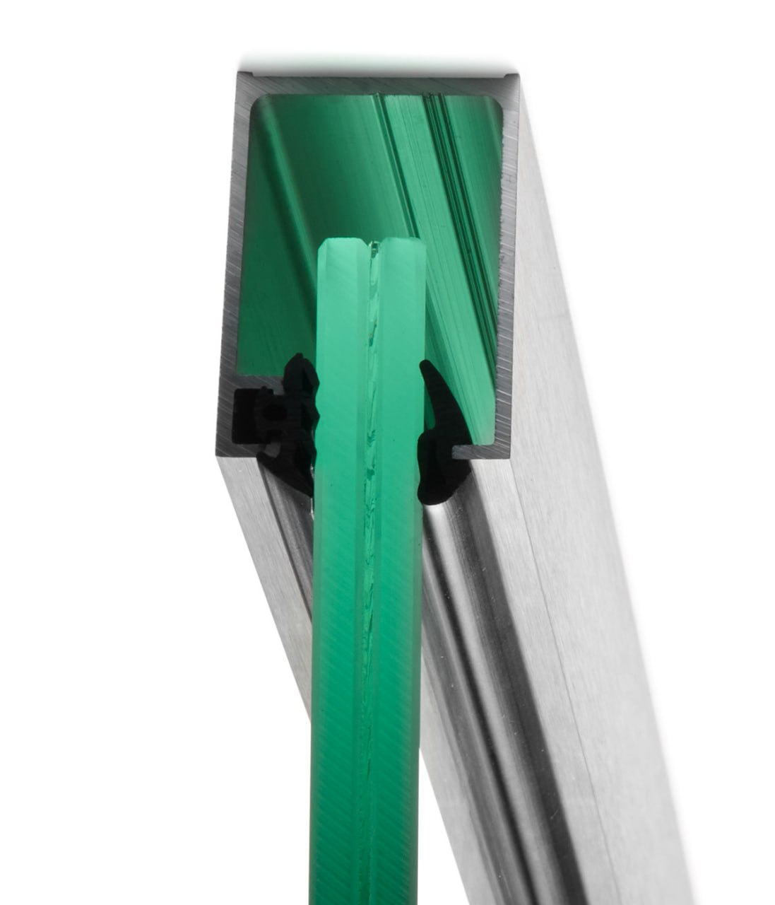 Einteiliges TWP-Glashalteprofil mit eingesetzter Glasscheibe in der Produktansicht